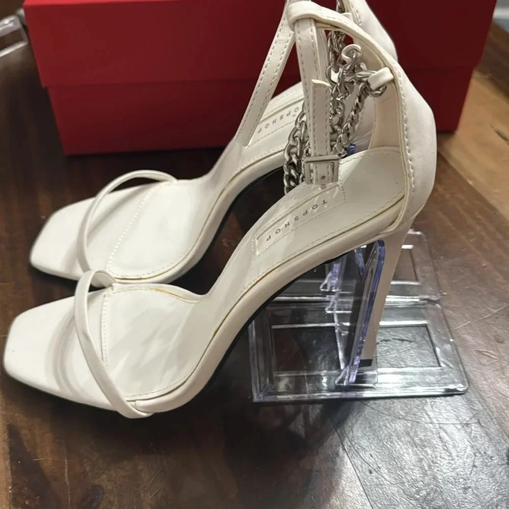Top Shop 
Strappy chain-link design 
Squarish toe
Stiletto heel 
SIZE 38
NEW - Picture 10 of 11